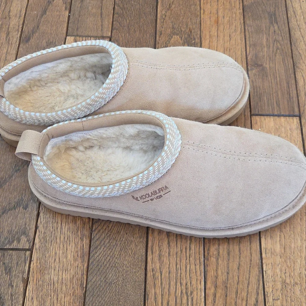Koolaburra by UGG tan slippers - Picture 2 of 5